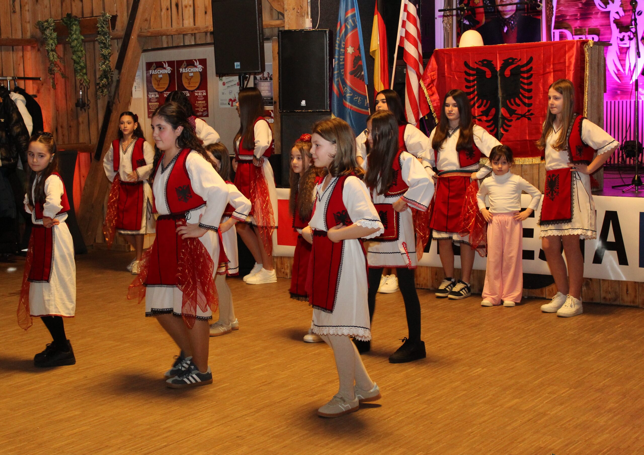 Kosovo-Albaner feiern ihren Unabhängigkeitstag